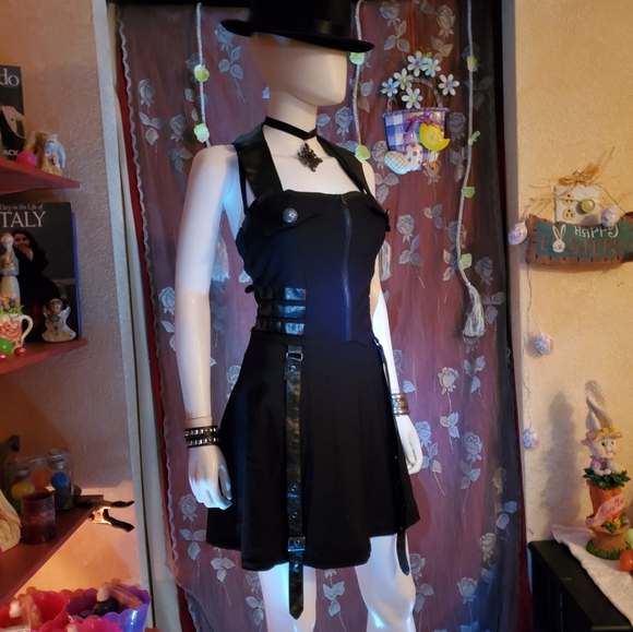 Dresses & Skirts - NWOT 🖤Very Cool Goth 🕸Black Halter Style Dress Size L🖤